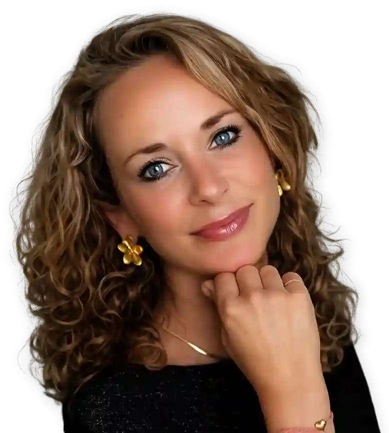 Portret van Michelle Storimans, een therapeute met een warme en toegankelijke uitstraling, die staat voor een veilige en ondersteunende omgeving voor persoonlijke groei en welzijn.